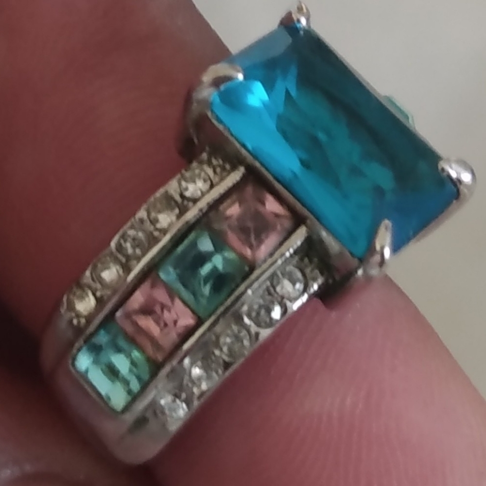 Ring - Picture 5 of 6